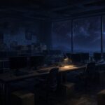 Leeres, dunkles Spielestudio bei Nacht mit ausgeschalteten Monitoren und Umzugskartons